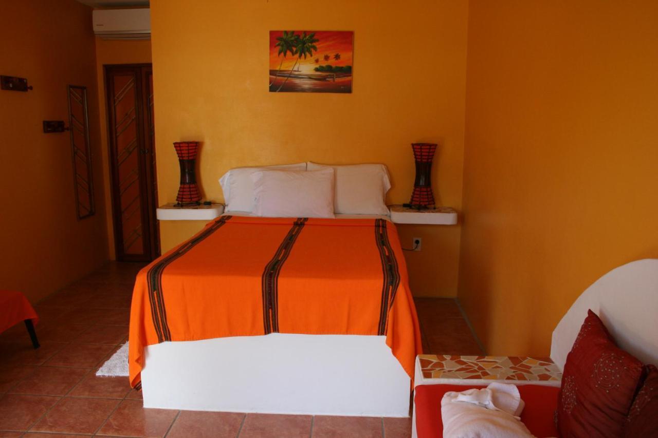 Seaside Cabanas Hotel Caye Corker Экстерьер фото