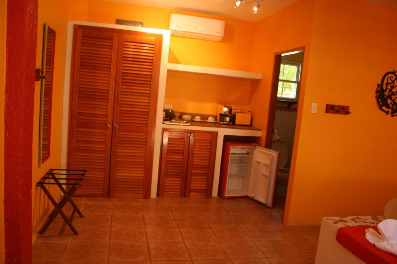 Seaside Cabanas Hotel Caye Corker Экстерьер фото