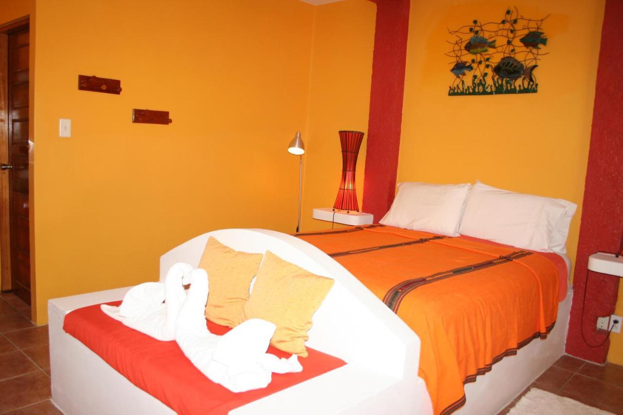 Seaside Cabanas Hotel Caye Corker Экстерьер фото