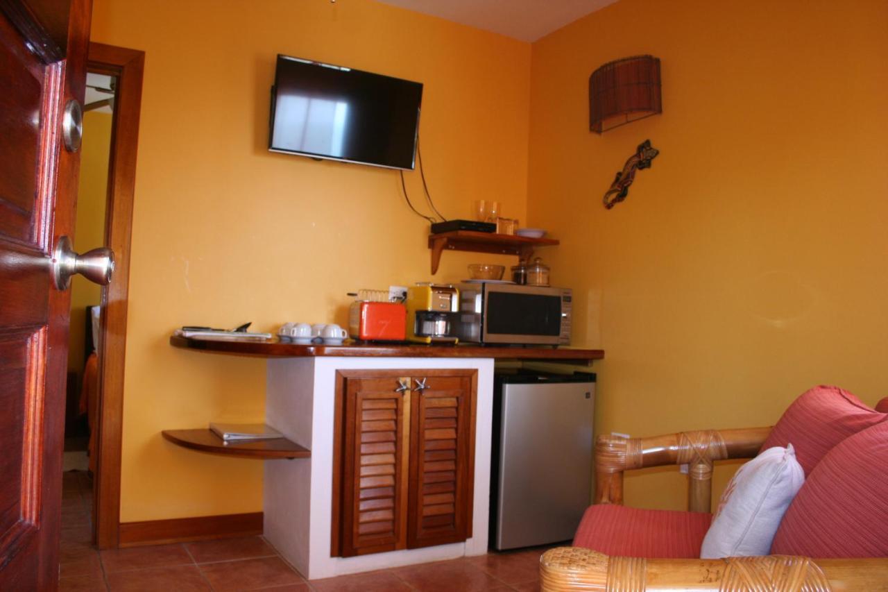 Seaside Cabanas Hotel Caye Corker Экстерьер фото