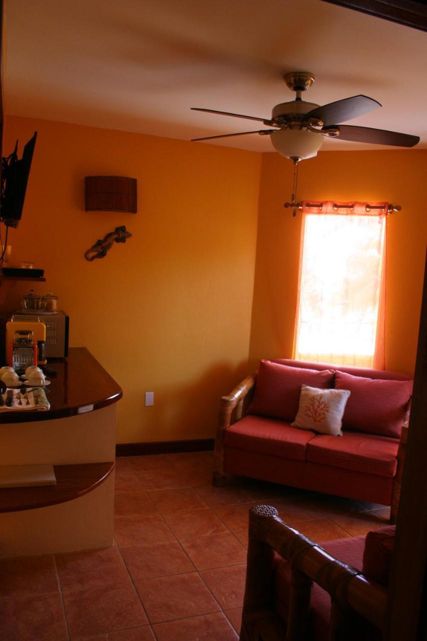Seaside Cabanas Hotel Caye Corker Экстерьер фото